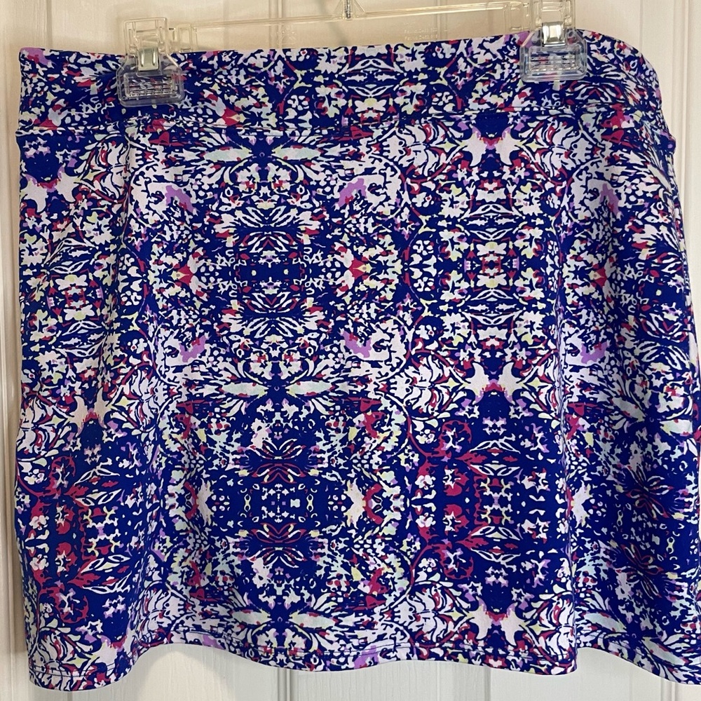 Tranquility Women’s knit skort large. Purple/hot pink/white print